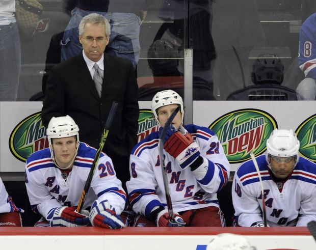 Tom Renney ještě na lavičce Rangers Tom Renney ještě na lavičce Rangers