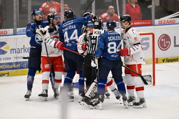 Protihráč zakopl o sudího a Olomouc dokonala obrat. Ať to nevypadá blbě, modlil se střelec Protihráč zakopl o sudího a Olomouc dokonala obrat. Ať to nevypadá blbě, modlil se střelec