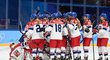 Radost českých hokejistek po výhře v úvodním zápase na olympiádě proti domácí Číně