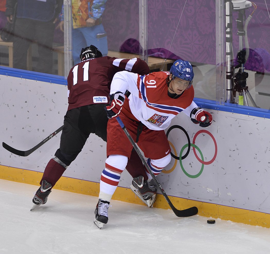 Martin Erat v utkání s Lotyšskem, kde vstřelil vedoucí gól českého týmu