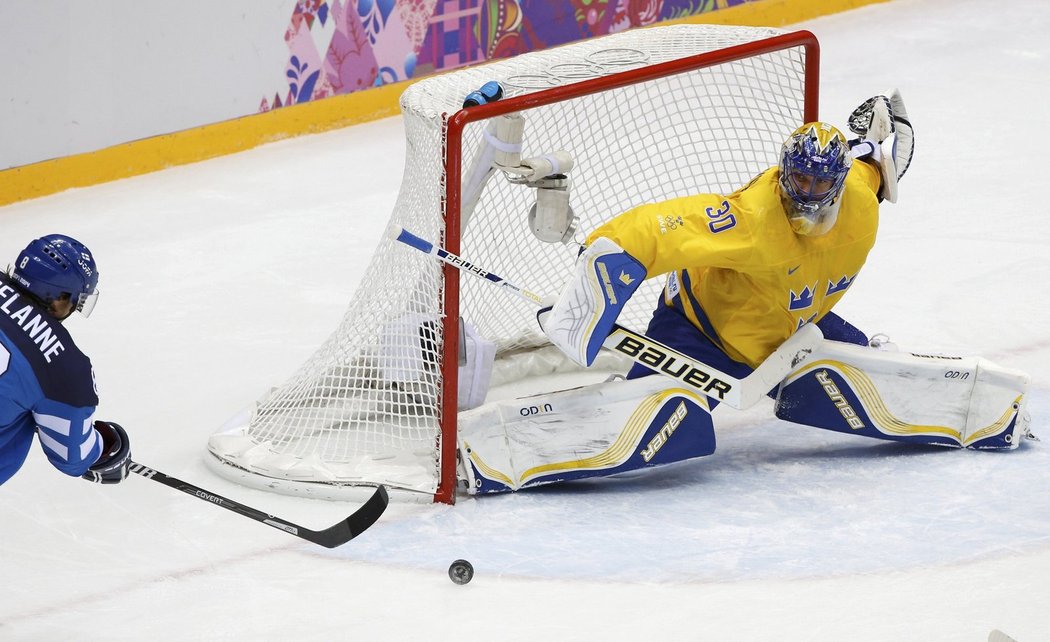 Teemu Selänne měl velkou šanci během dvojnásobné přesilovky.