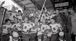 Hokejový tým USA v roce 1960 na domácí olympiádě ve Squaw Valley vybojoval první zlaté medaile. Mužstvo, které na turnaji neztratilo ani bod, bylo složeno převážně ze studentů, kapitánem byl hasič Jack Kirrane