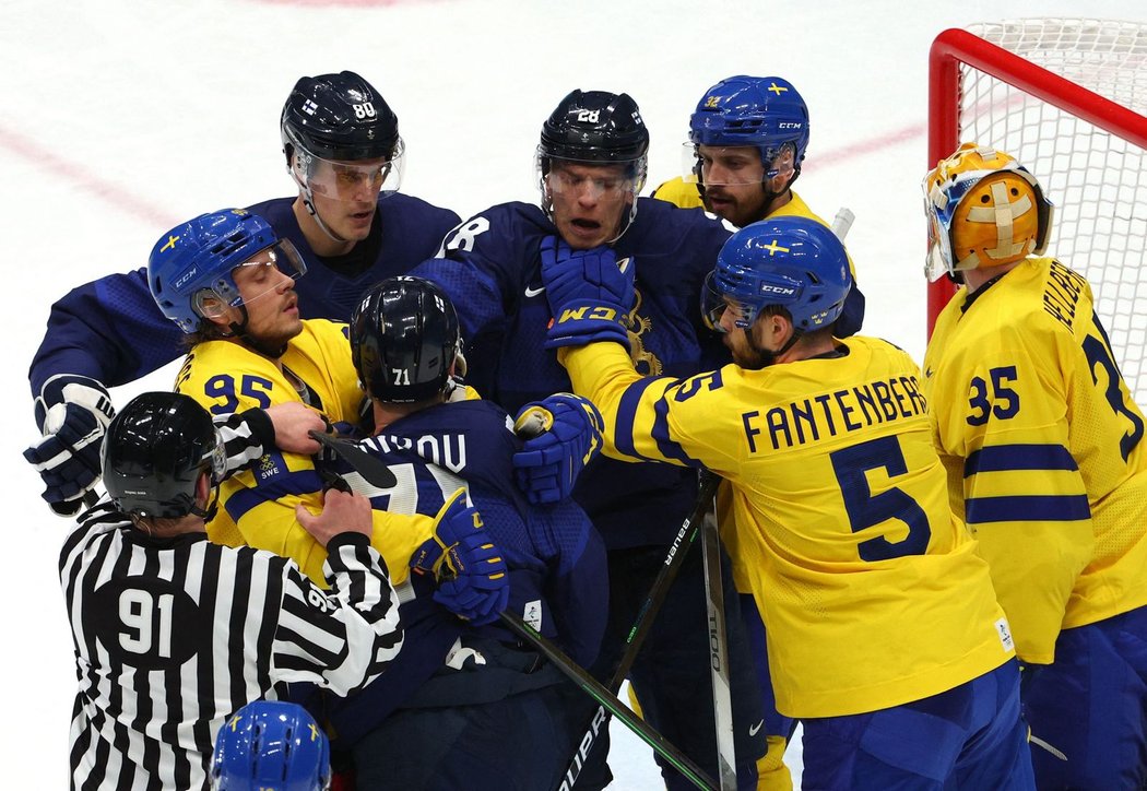Strkanice v utkání Finska se Švédskem