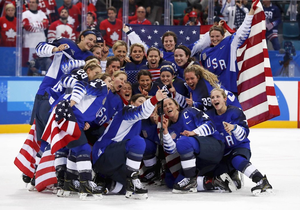 Hokejistky USA vyhrály po 20 letech olympijské hry, ve finále turnaje v Pchjongčchangu zdolaly obhájkyně zlata z Kanady 3:2 po samostatných nájezdech. 