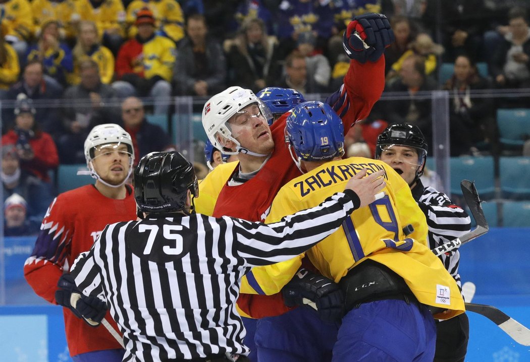 Anders Bastiansen a Patrik Zackrisson se trochu pošťouchali