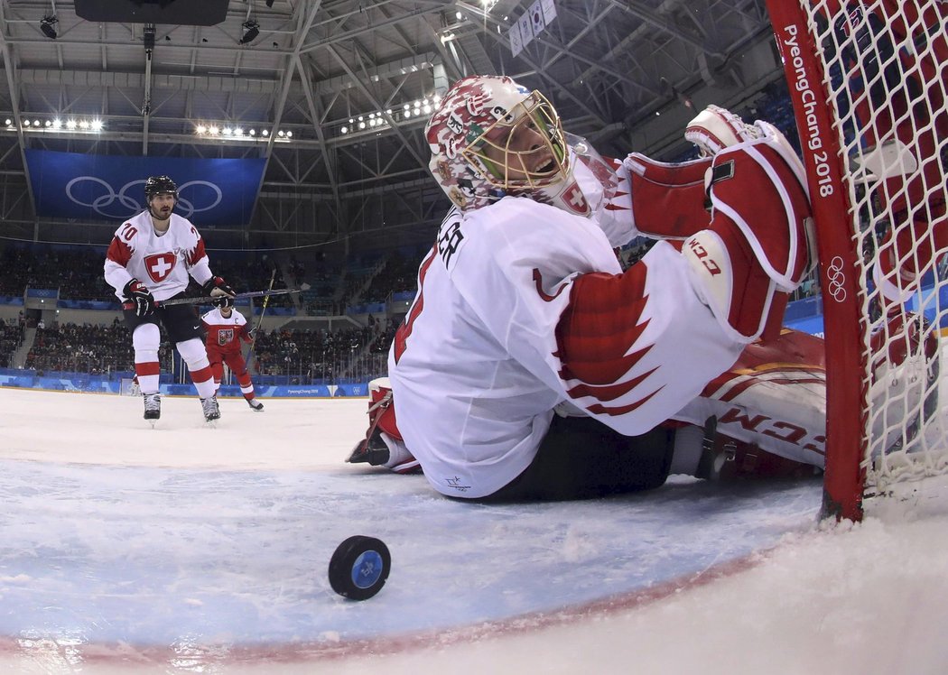 Jonas Hiller se ohlíží za pokusem, který rozhodl zápas