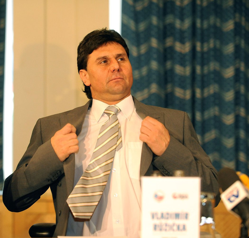 Reprezentační kouč Vladimír Růžička na nominační tiskové konferenci