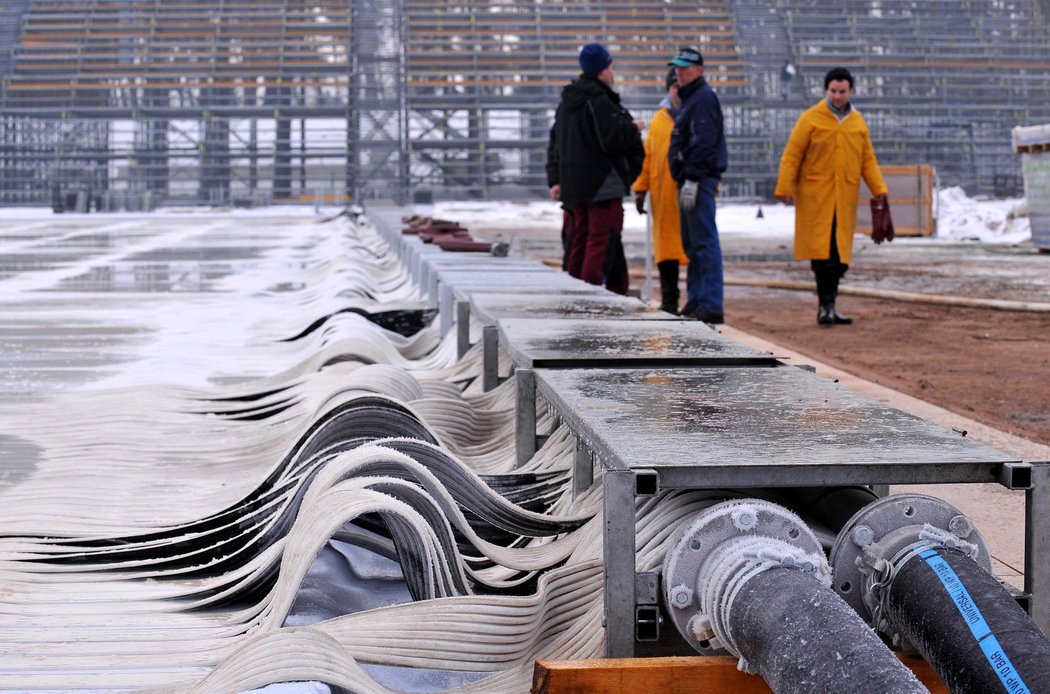Led vyrábí speciální koberec s 3 400 trubicemi