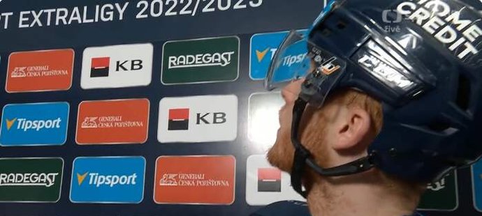 Liberecký útočník Oscar Flynn musel čelit vulgárním nadávkám od frustrovaného příznivce Plzně přímo během rozhovoru