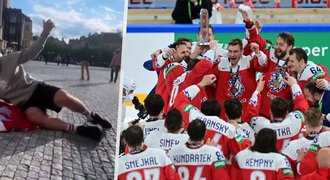 Oslavy hráčů: Kundrátek řádil na Staromáku, party v Nedvědově hospodě Oslavy hráčů: Kundrátek řádil na Staromáku, party v Nedvědově hospodě