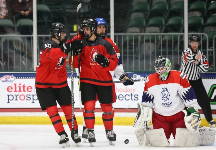 Utkání české hokejové osmnáctky, která ve čtvrtfinále mistroství světa podlehla Kanadě vysoko 3:10