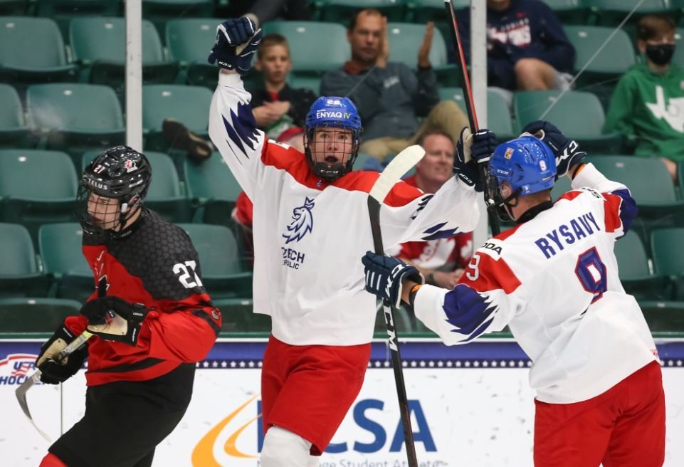 Utkání české hokejové osmnáctky, která ve čtvrtfinále mistroství světa podlehla Kanadě vysoko 3:10