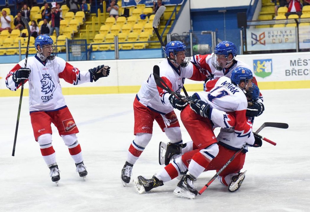 Česká osmnáctka na úvod Hlinka Gretzky Cupu zdolala Švýcary