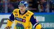 Švédskému útočníkovi Rasmusi Ahlholmovi hrozí vyloučení z týmu Storhamar Hamar za napadení spoluhráče na tréninku