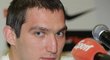 Ovečkin odpovídá na otázky novinářů