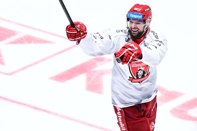 ONLINE: Pardubice - Hradec 2:4. Sparta přejela Olomouc 5:2. Litvínov zdolal Kometu ONLINE: Pardubice - Hradec 2:4. Sparta přejela Olomouc 5:2. Litvínov zdolal Kometu
