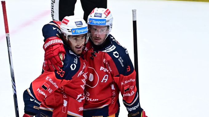 ONLINE: Pardubice - Sparta 2:1, Červenka vrací domácím vedení. Vary ovládly derby ONLINE: Pardubice - Sparta 2:1, Červenka vrací domácím vedení. Vary ovládly derby