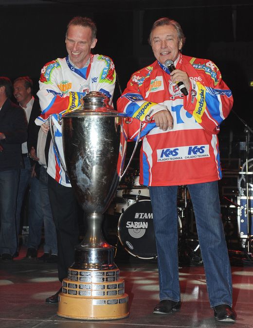 Pardubické oslavy - Dominik Hašek a Karel Gott Pardubické oslavy - Dominik Hašek a Karel Gott