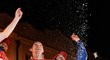 Dominik Hašek si užívá titulu s fanoušky na pardubickém náměstí
