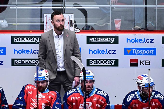 Pomoc! křičí Červenka. Pešán hledá plán B, najde ho u McDavida s Draisaitlem? Pomoc! křičí Červenka. Pešán hledá plán B, najde ho u McDavida s Draisaitlem?