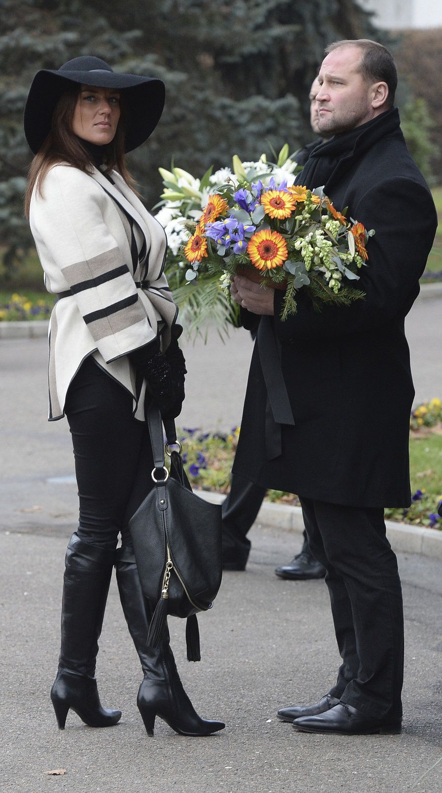 Jiří Šlégr s manželkou Lucií Královou na pohřbu manažera Zbyňka Kusého
