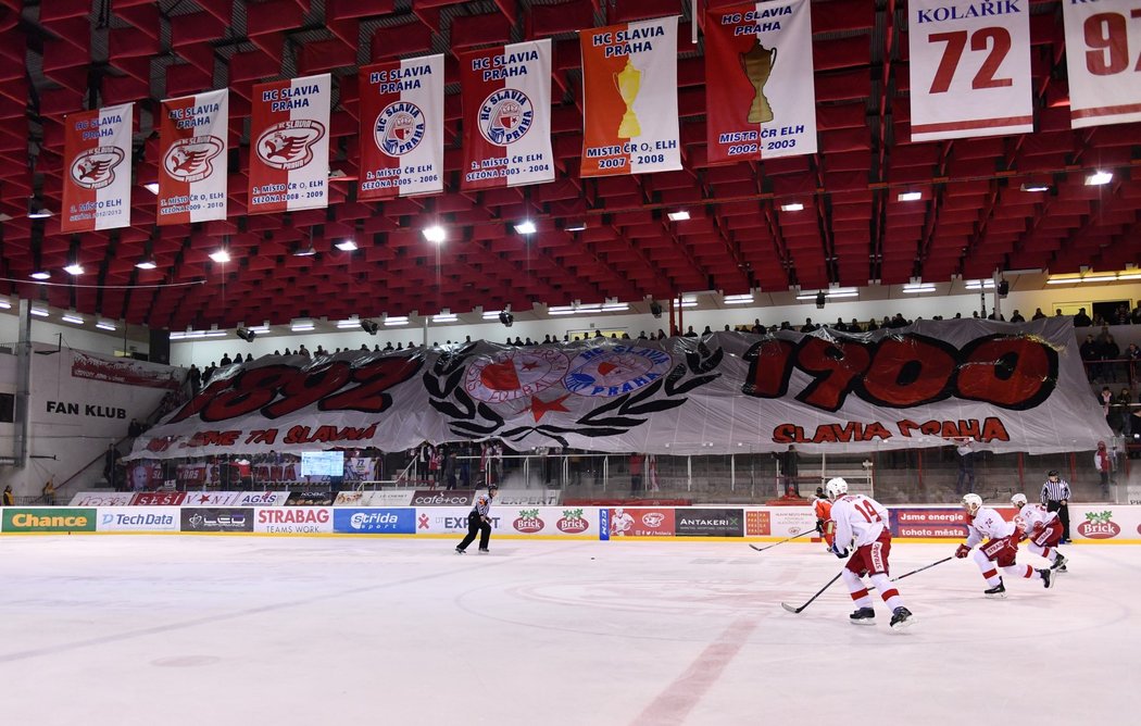 Fanoušci se na rozlučce Pavla Kolaříka s kariérou vytasili s parádním choreem