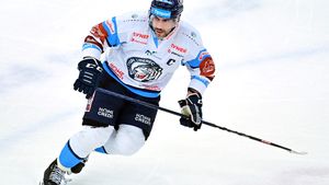 Přestupy v extralize ONLINE: Jelínek v Plzni hrát nebude, dostal laso z NHL