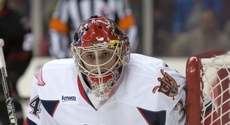Česká naděje Petr Mrázek po návratu z NHL září na farmě