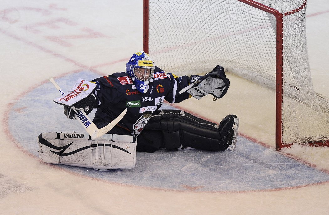 Marek Pinc v závěru čtvrtfinále s Pardubicemi ustál kritický moment a Liberec ve čtvrtfinálové sérii vede 2:1 na zápasy