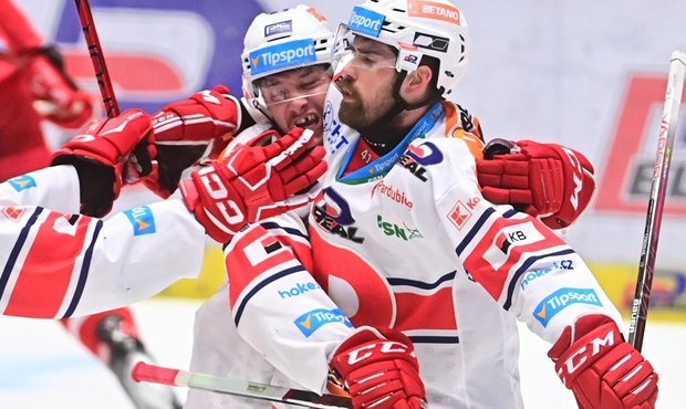 Pardubice - Třinec 6:3. Spásu zařídili vlčáci, Pánikův úlet Dynamo nepotopil