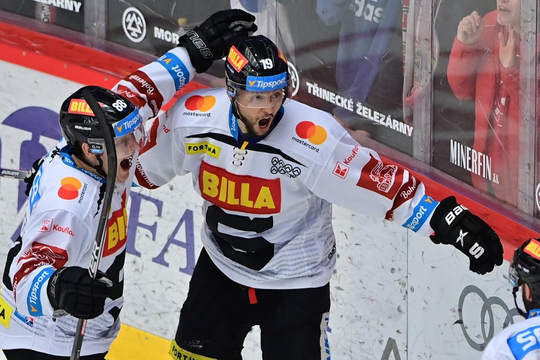Tomáš Pavelka se stal hrdinou druhého finále na ledě Třince