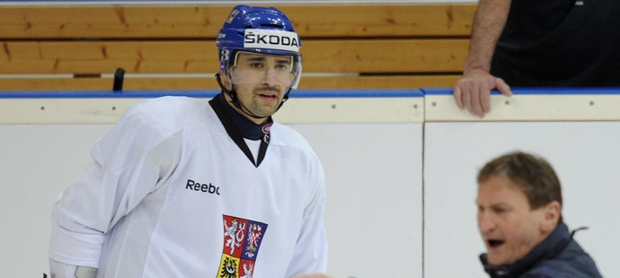 Tomáš Plekanec se  s českou reprezentací připravuje na světový šampionát ve Finsku a Švédsku, na tréninku si dobrovolně přidává