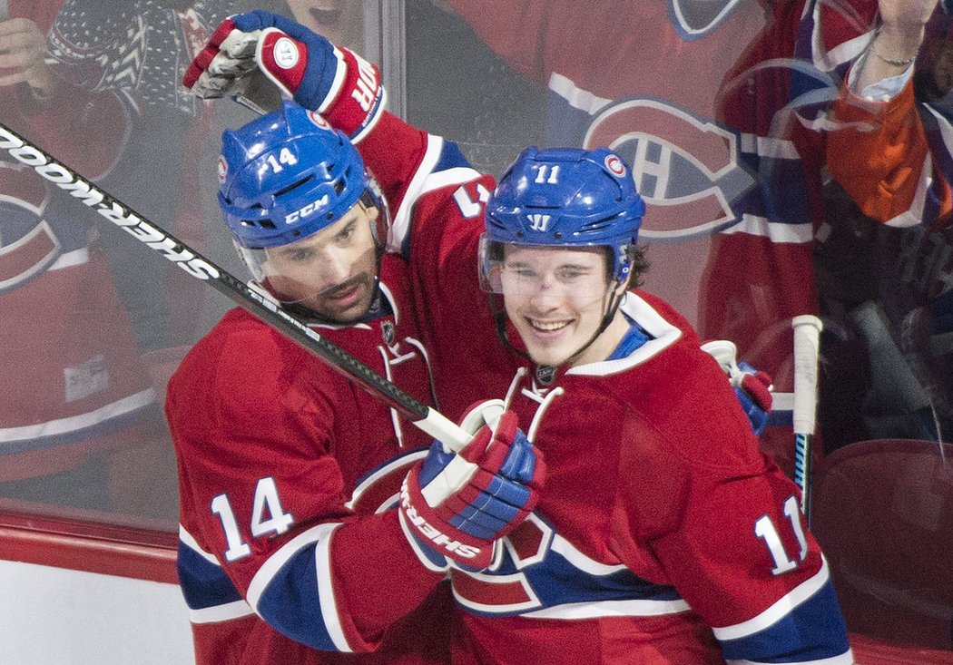 Český útočník Tomáš Plekanec (vlevo) se raduje z branky do sítě Edmontonu