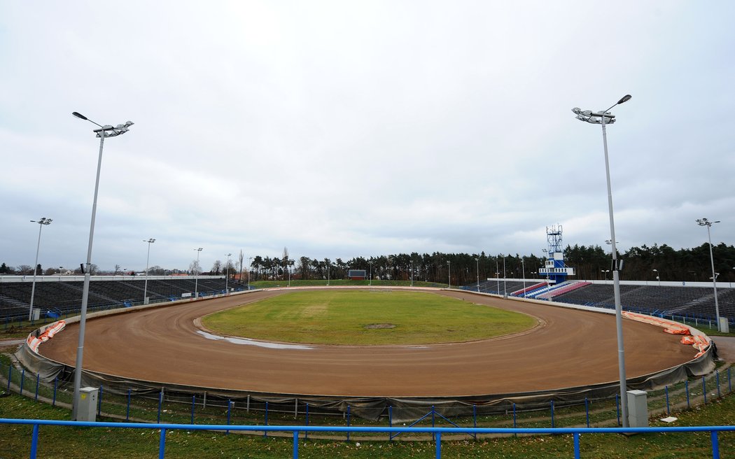 Plochodrážní stadion, kde by se mělo extraligové utkání mezi Pardubicemi a Kometou odehrát