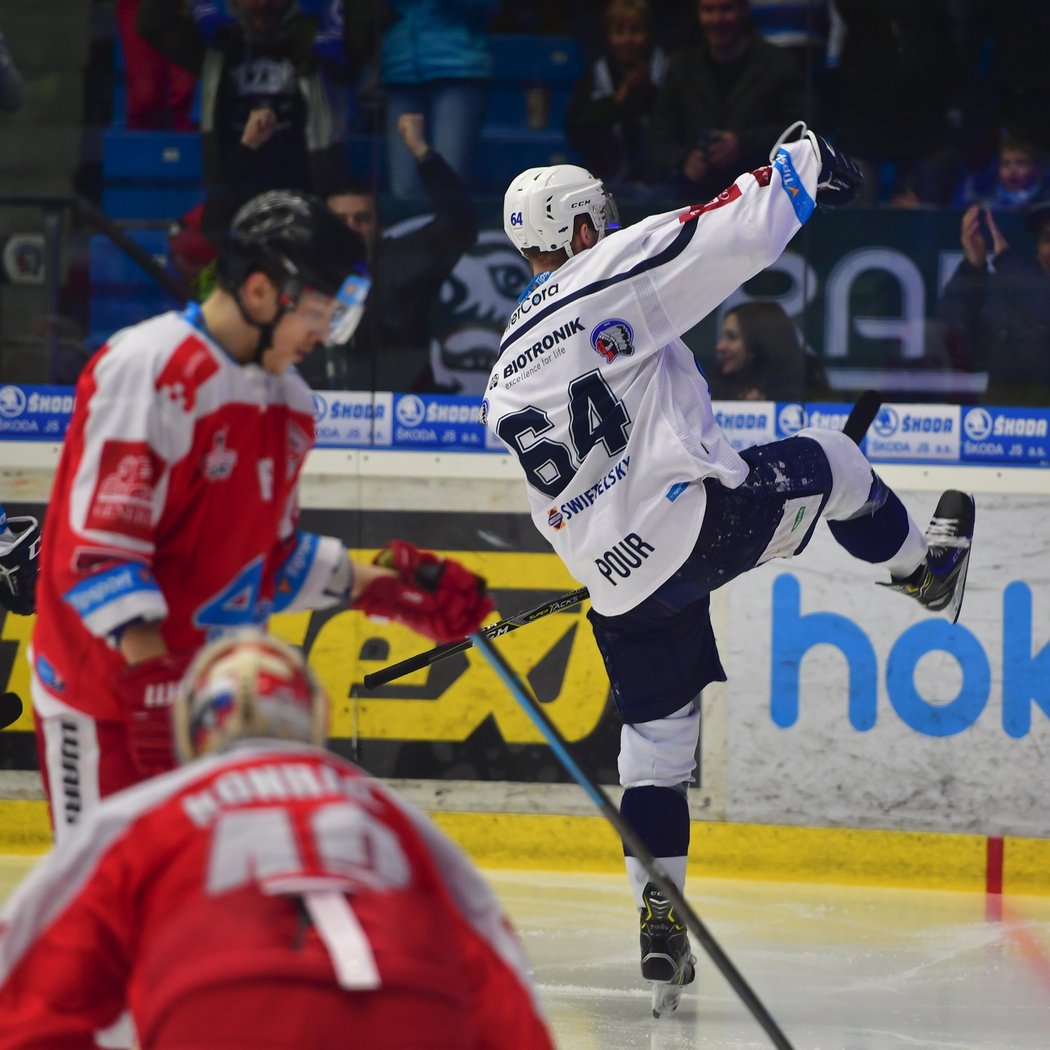 Jakub Pour se raduje z první branky v zápase proti Olomouci, kterou sám vstřelil.