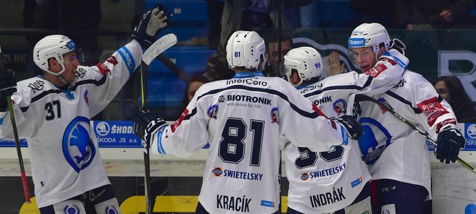 Hokejisté Plzně porazili v pátém čtvrtfinále Generali play off Tipsport extraligy Olomouc 2:0 a v sérii vedou 3:2 na zápasy.