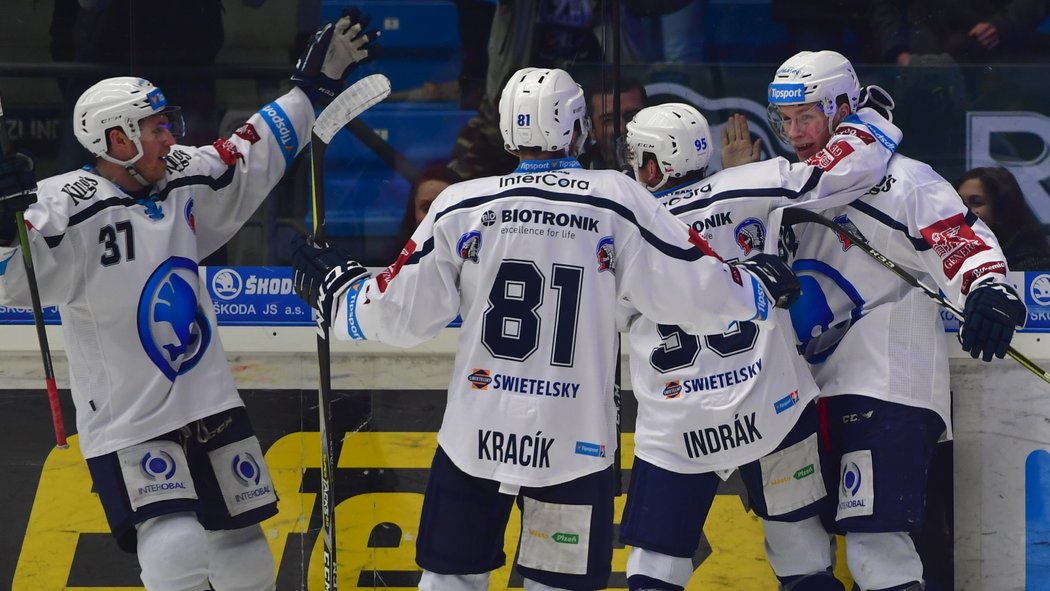 Hokejisté Plzně porazili v pátém čtvrtfinále Generali play off Tipsport extraligy Olomouc 2:0 a v sérii vedou 3:2 na zápasy.