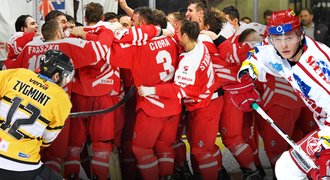 Poláci po 22 letech na hokejovém MS! Pomohli hráči z Česka, slaví i Britové