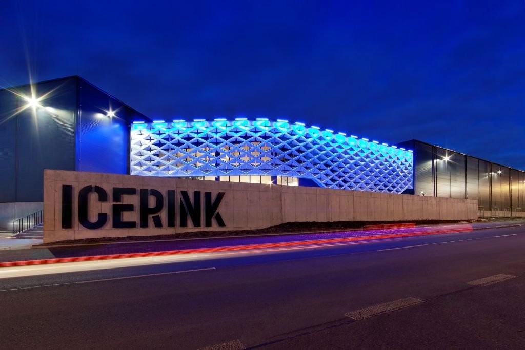 Moderně pojatý stadion vyrostl v Praze za rok