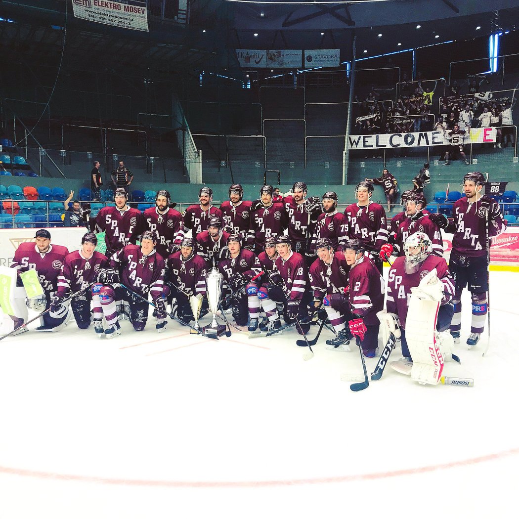 Sparťanští hokejisté ovládli třetí ročník hradeckého Mountfield Cupu díky kanonádě 10:2, kterou uštědřili švýcarskému Davosu