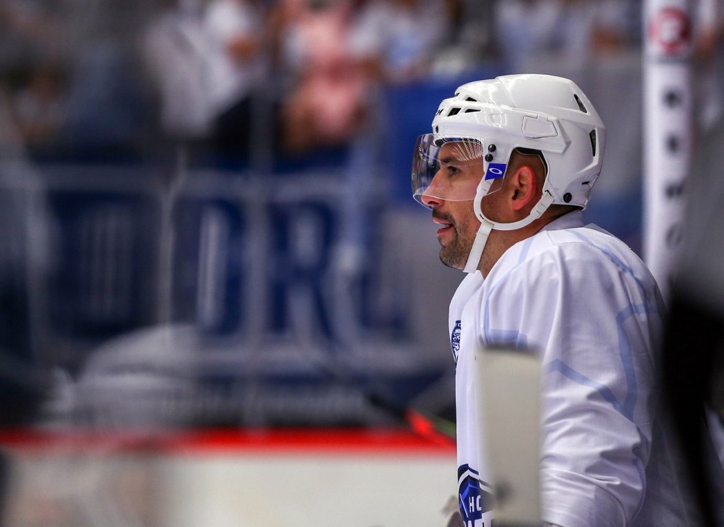 Tomáš Plekanec v dresu Komety Brno během přípravného utkání s Třincem