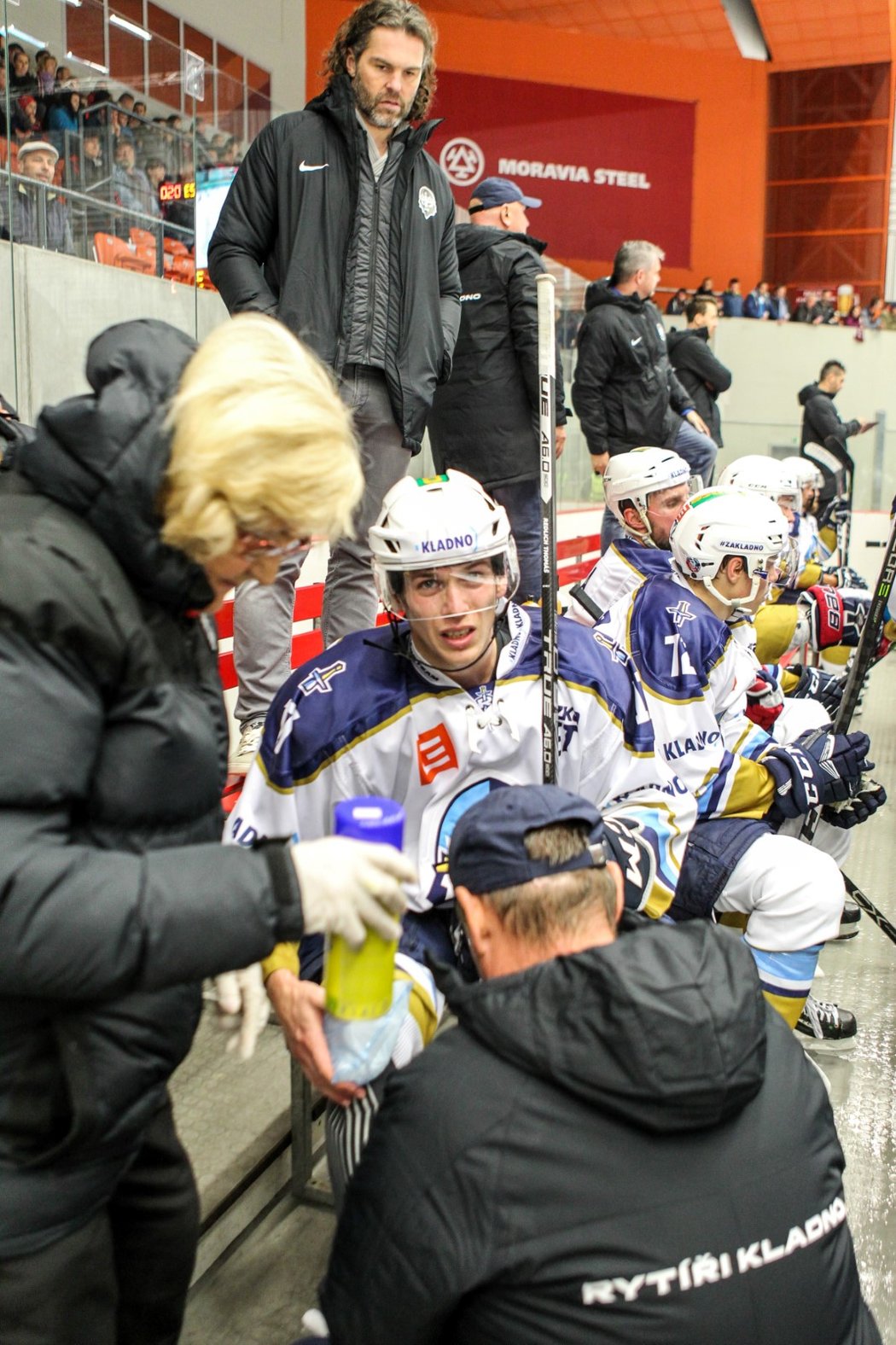 Jaromír Jágr na střídačce kladenských Rytířů