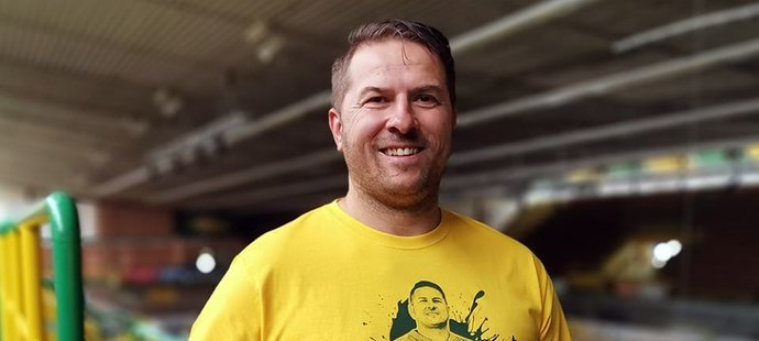 Nový trenér Vsetína Jan Srdínko má po návratu do klubu již své tričko, které si mohou fanoušci koupit