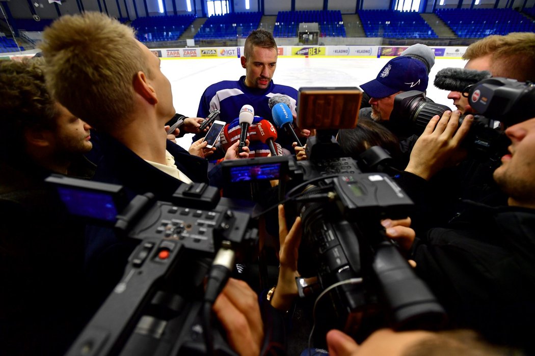 Tomáš Plekanec odpovídá na dotazy novinářům