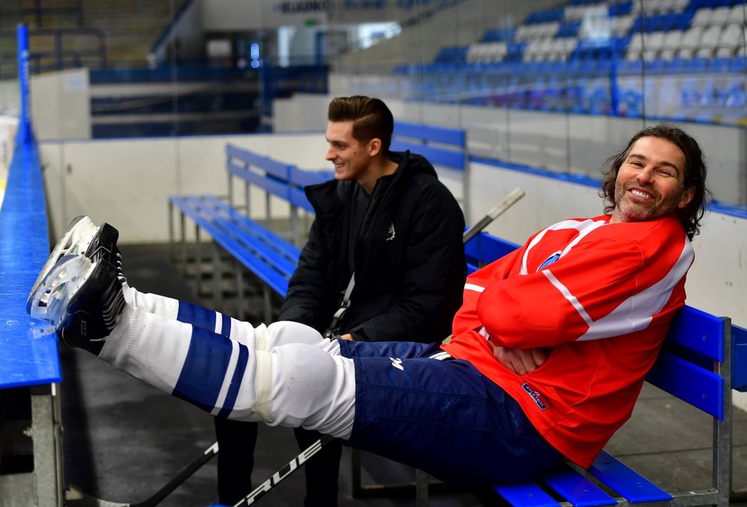 Jaromír Jágr se při tréninku Kladna dobře bavil