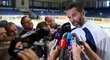 Legendární hokejista Jaromír Jágr odpovídá na dotazy novinářů