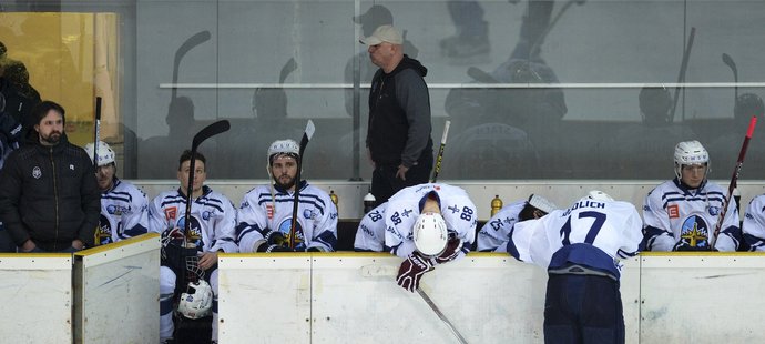 Obrovský smutek hokejistů Kladna, kteří nezvládli čtvrtfinálovou sérii s Ústím.