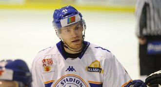 Škoula hrál místo KHL první ligu, Litoměřicím pomohl k výhře