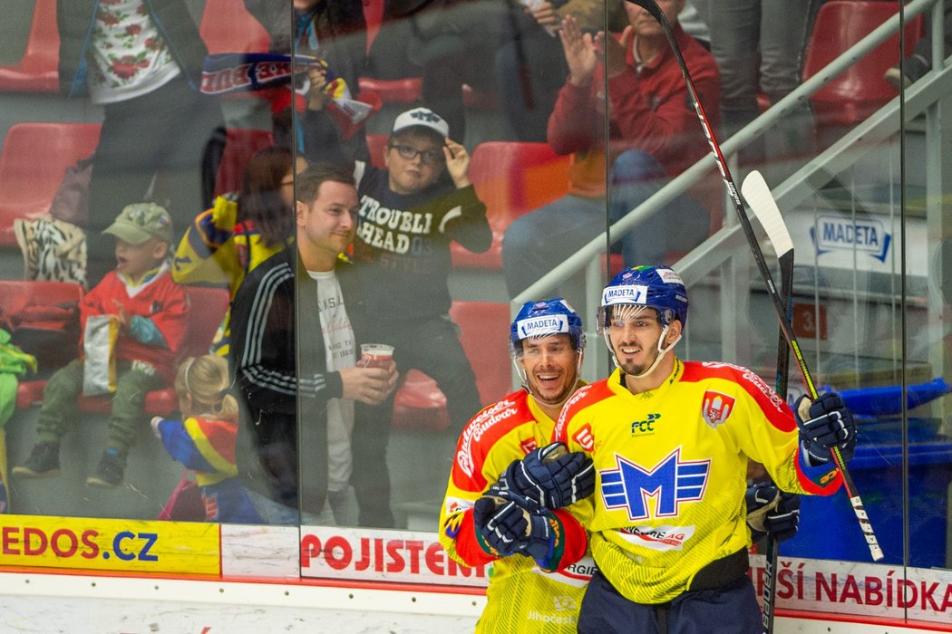 Hokejisté Motoru České Budějovice vstoupili do nové sezony první ligy vítězstvím nad Třebíčí 3:2