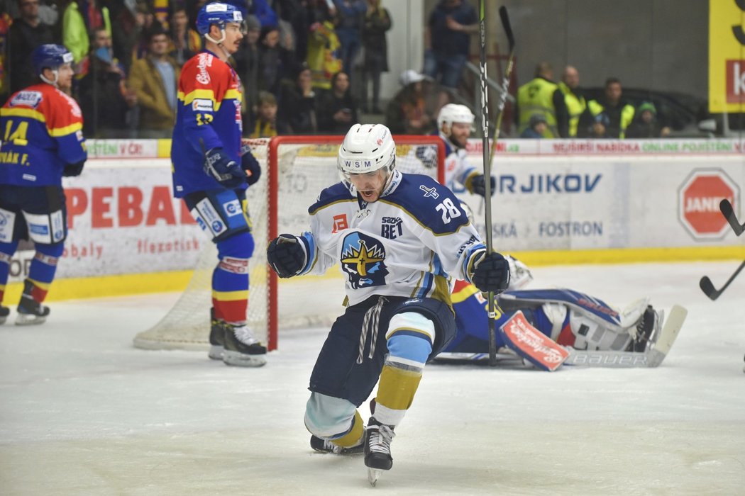 Rytíř Daniel Kružík se raduje ze své přesné trefy do českobudějovické branky